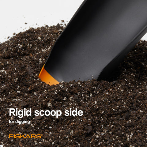 Fiskars Planting Soil Scoop & Brush Set ergonomic handle for comfortable use