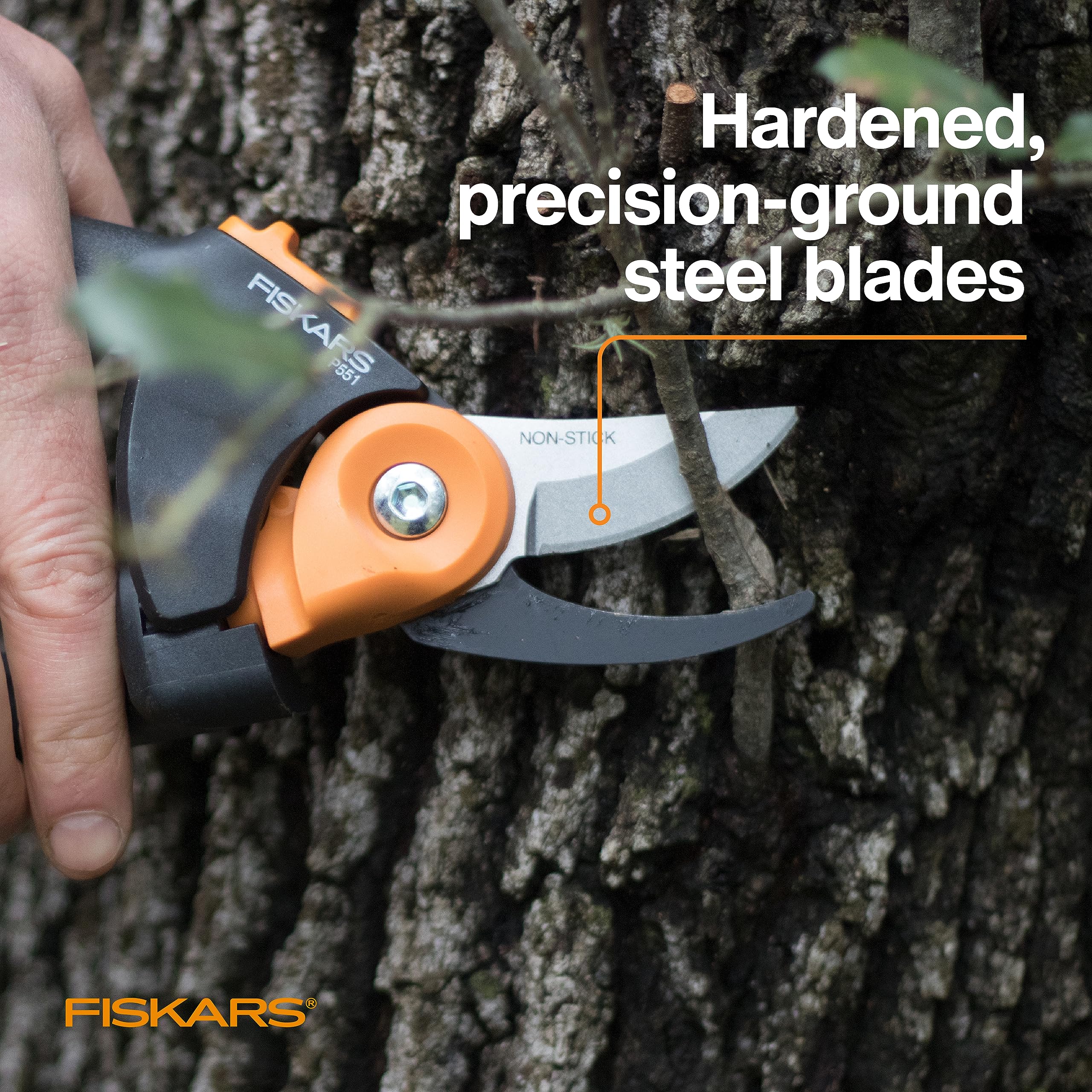 Fiskars PowerGear2 pruner with bypass-blade for clean cuts