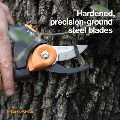 Fiskars PowerGear2 pruner with bypass-blade for clean cuts