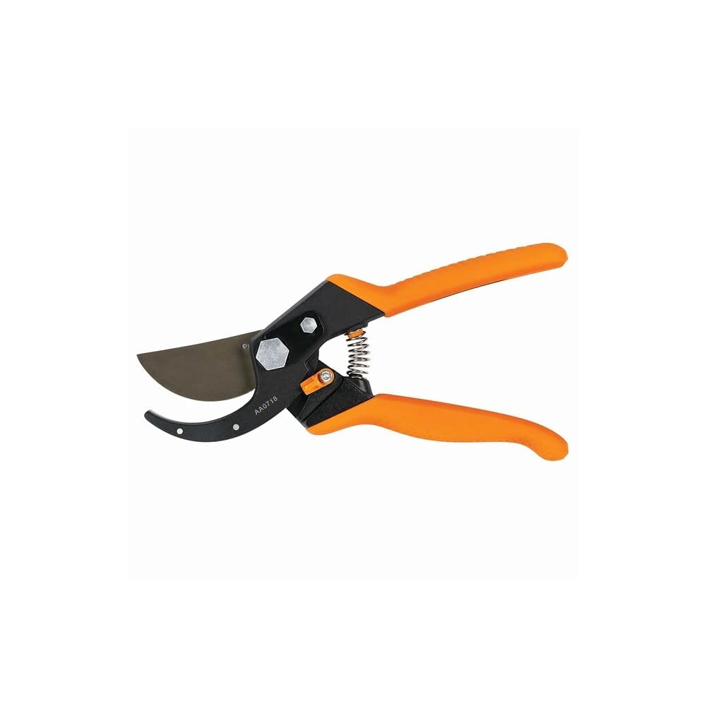 Fiskars Pro Pruner shock-reducing bumpers lessen impact during fast snips.