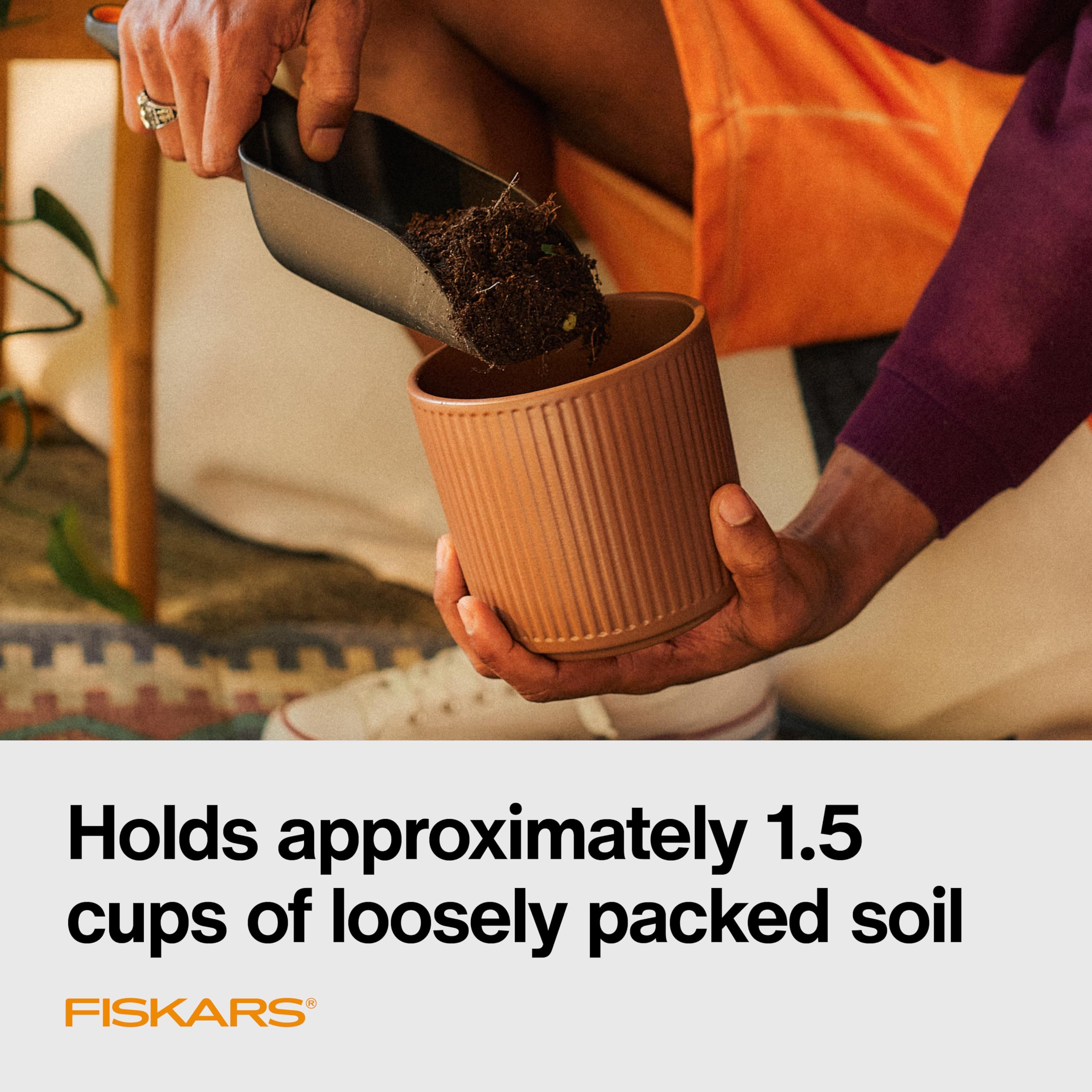 Fiskars soil scoop durable recycled resin construction resists wear.