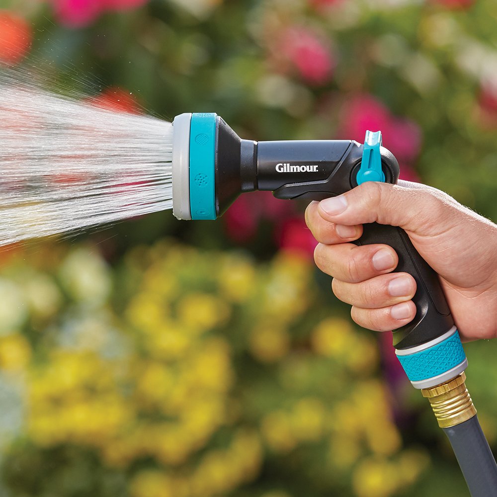 Fiskars spray-pattern span enables gentle watering and thorough coverage.