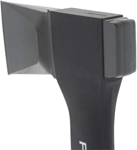 Fiskars X11 weather-resistant FiberComp handle standing up to rain and sweat