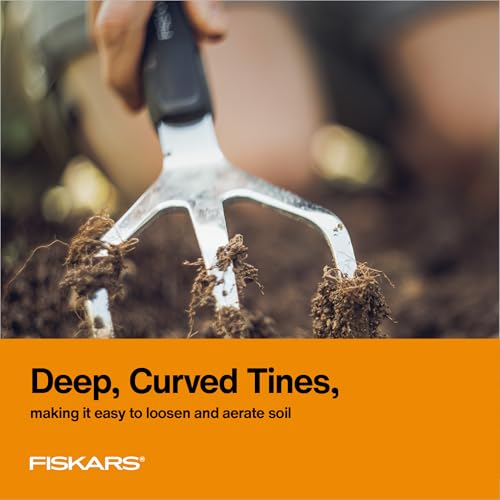 Fiskars Xact cultivator head connection to handle showing durability