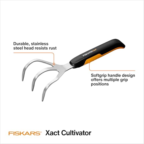 Fiskars Xact cultivator with SoftGrip handle for comfortable grip