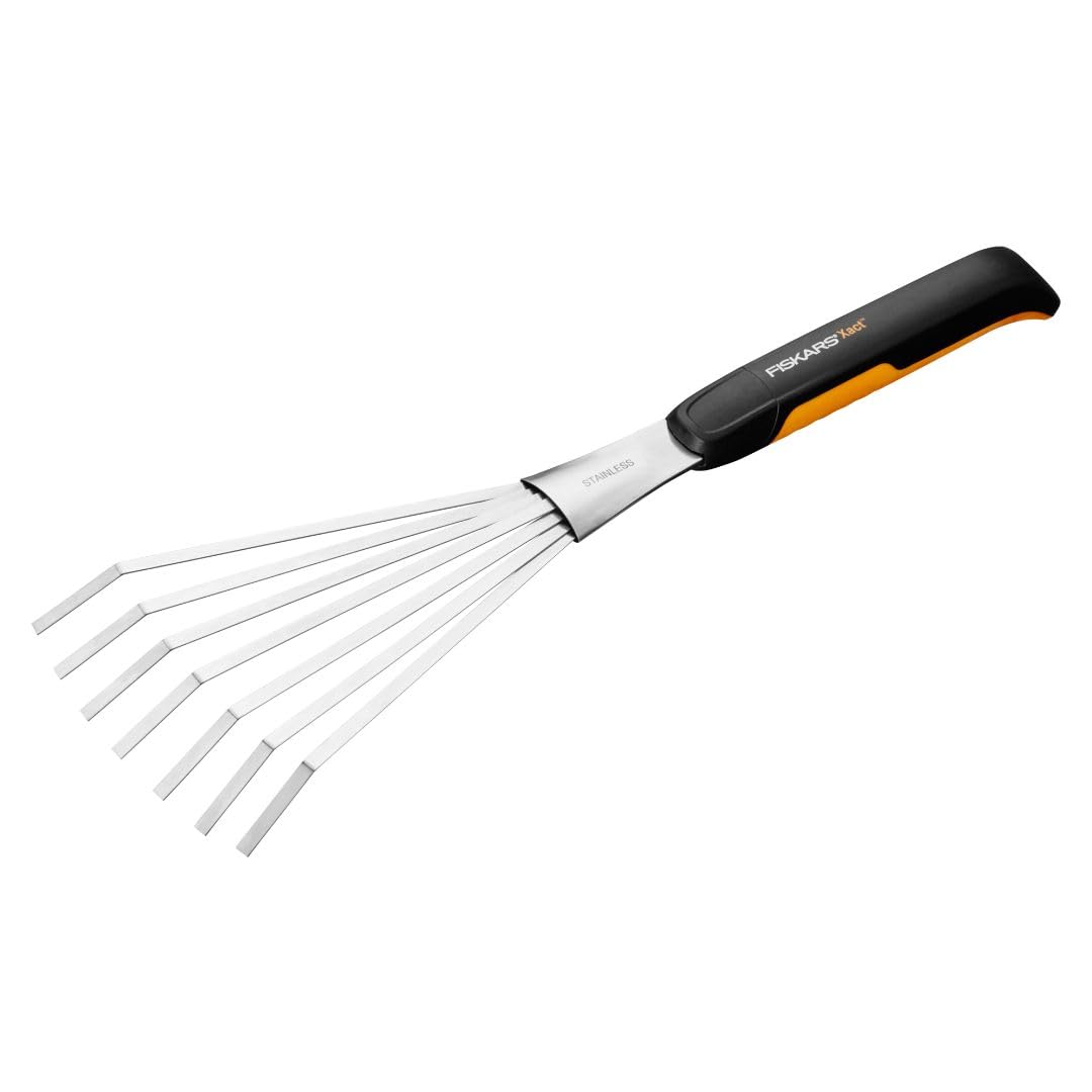 Fiskars Xact Hand Rake hang hole enables easy storage after work.