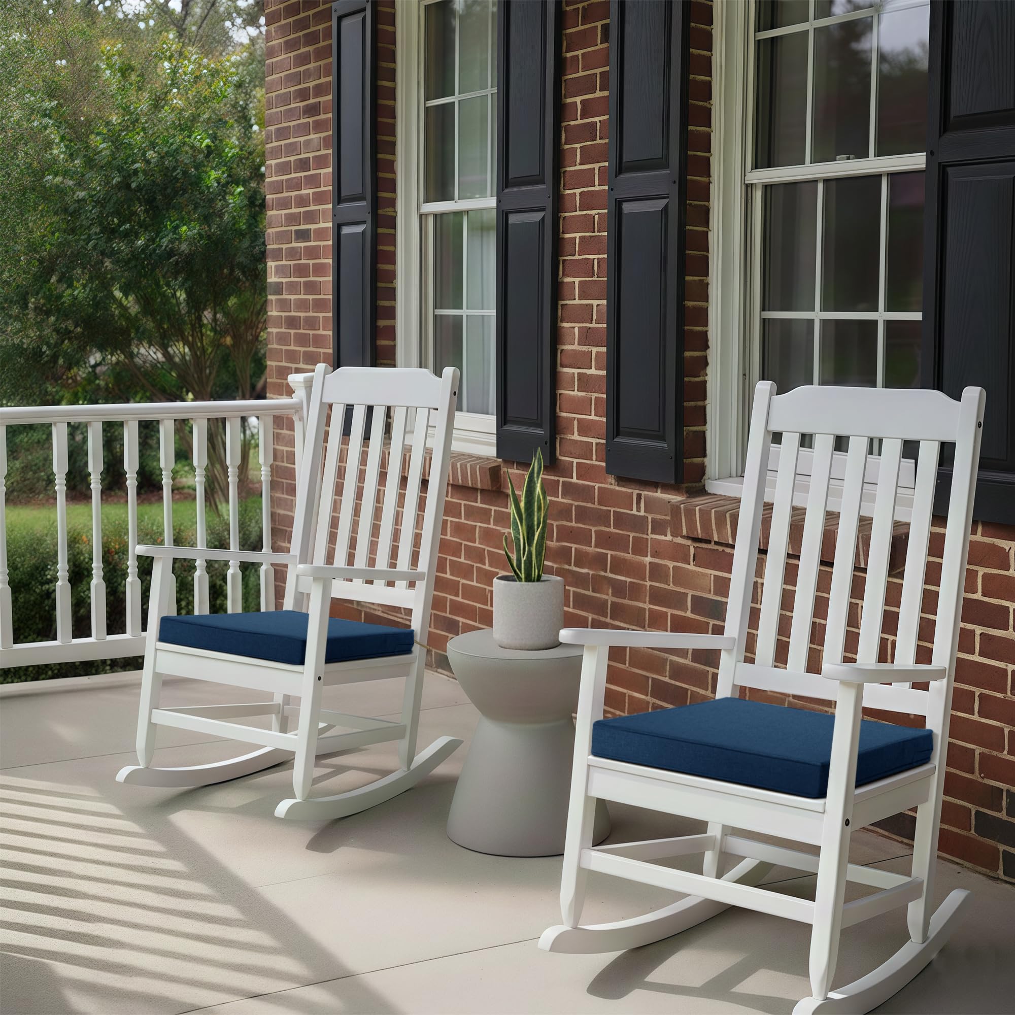 Fitfree chair cushions feature fade-resistant fabric that withstands strong sun