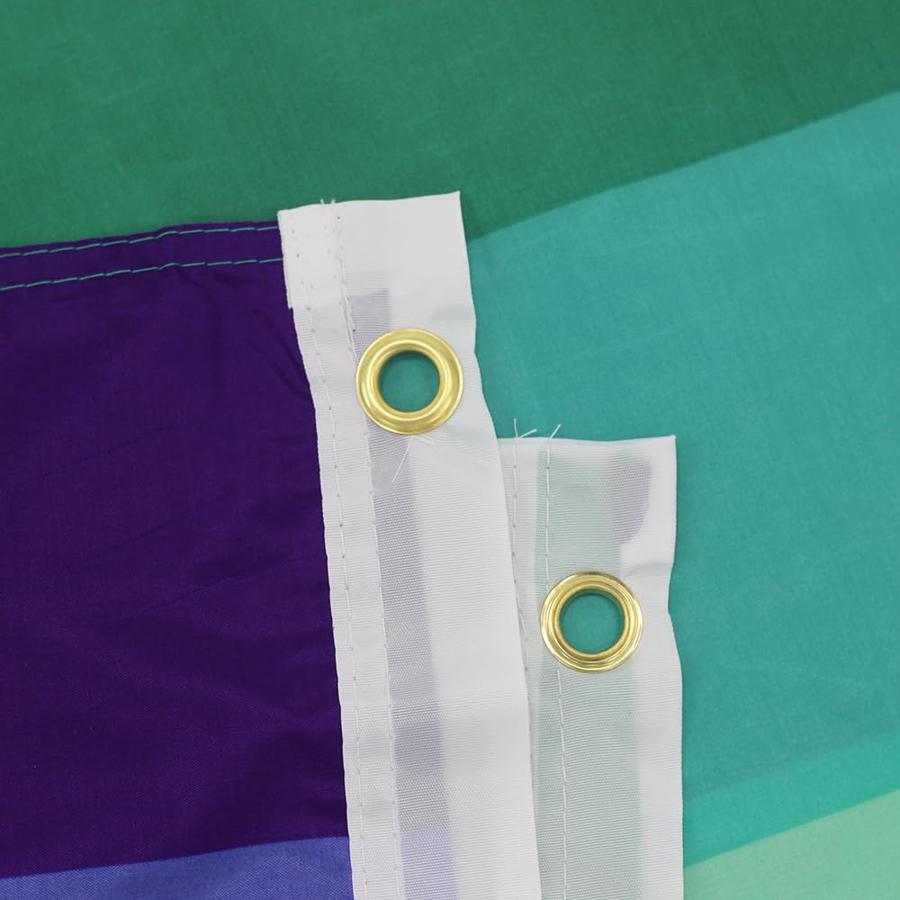 FLAGLINK Vincian flag header and brass grommets for easy mounting.