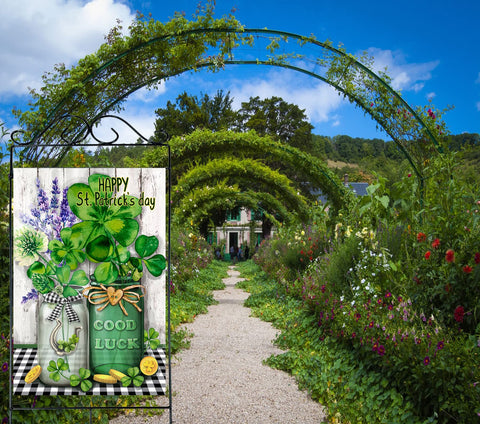Flagmax clover house flag, durable linen suitable for lawn celebrations.
