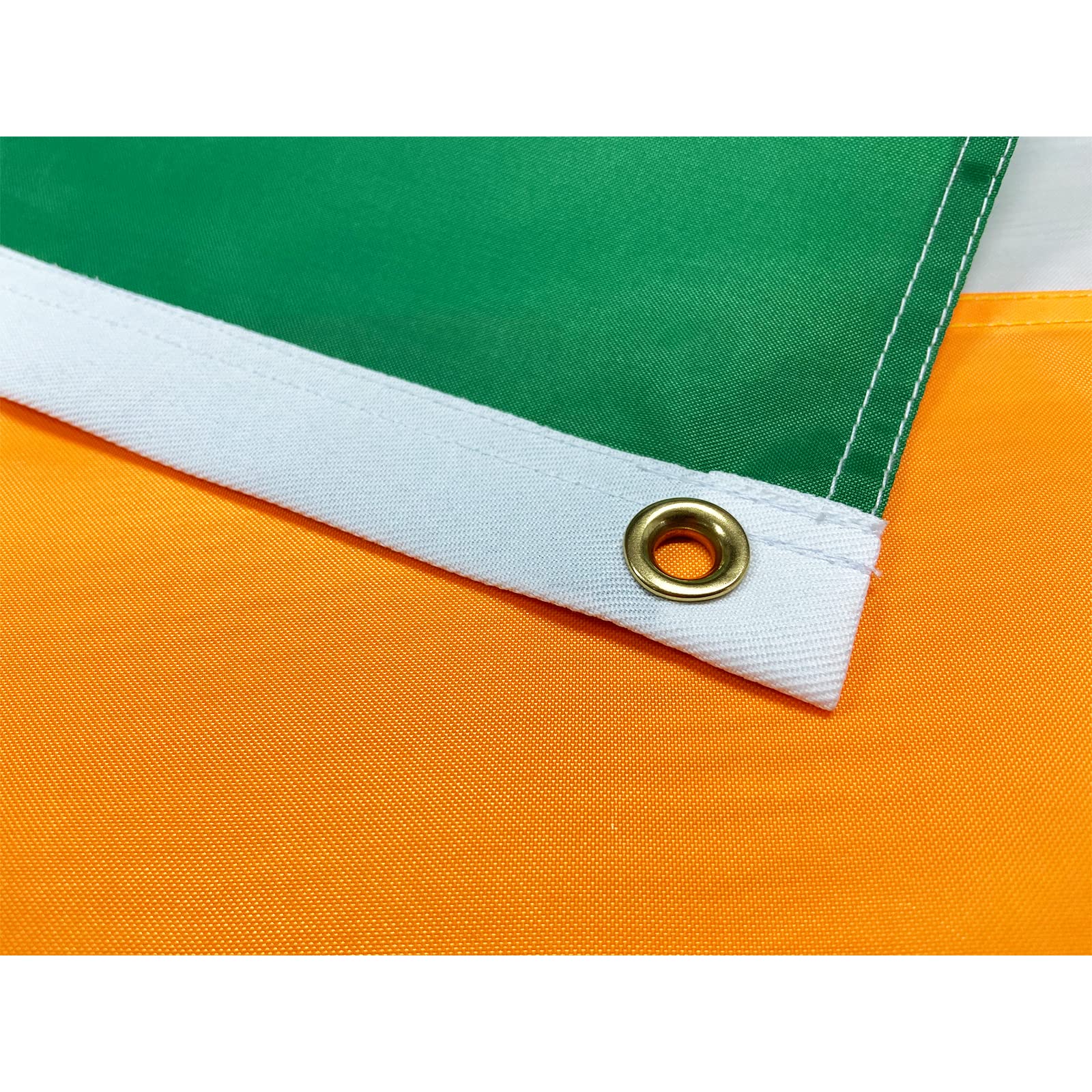 FLAGPARK Irish flag brass grommets for easy installation
