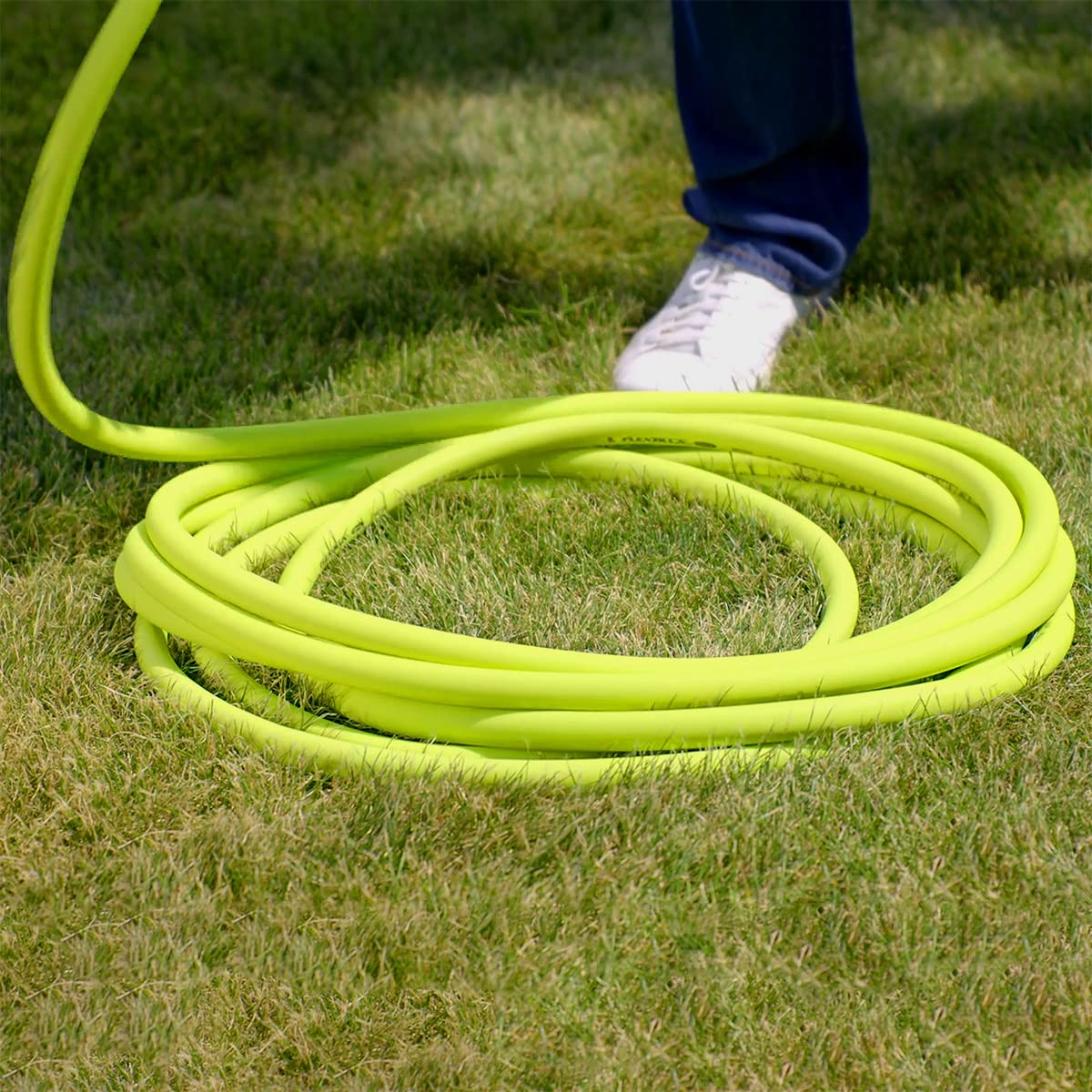 Flexzilla premium hybrid polymer inner tube resists kinking during use.