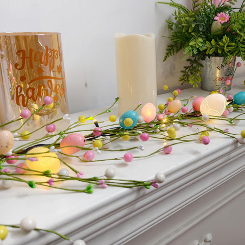Flopttsun Easter garland ships flat and stores easily for next season.