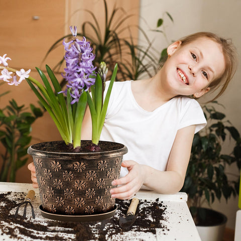 Flowyypo planter shows drainage holes and removable saucer for mess-free watering.