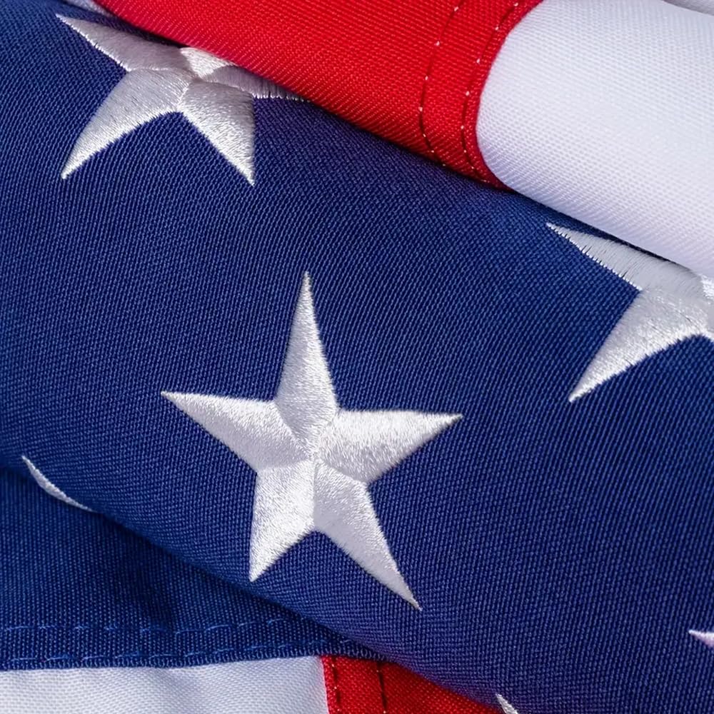 FLYGROW heavy-duty spun polyester USA flag 2.5x4 for outdoor use, weatherproof and fade-resistant.