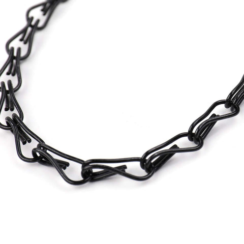 Foraineam black iron hanging chain blends with outdoor decor