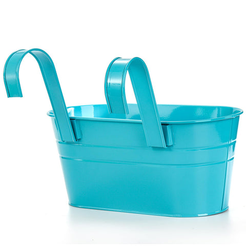 Foraineam pots feature detachable hooks for flexible hanging options.