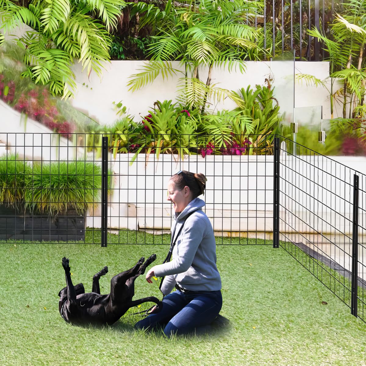 FOREHOGAR no-dig steel U-posts shown for quick ground drive and fence support.