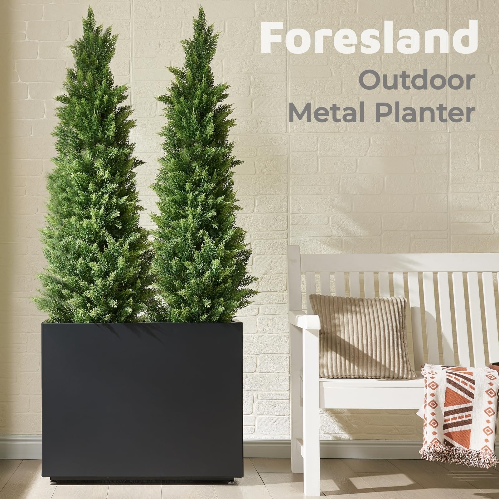 Foresland planter with span divider for flexible plant heights and spacing