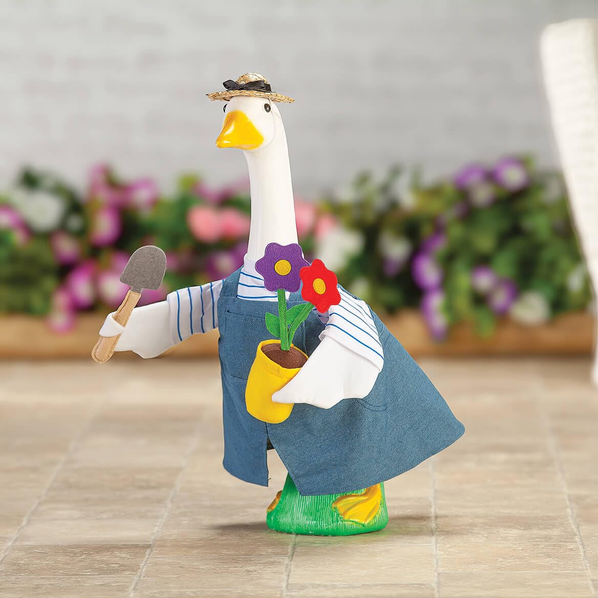 Indoor or protected outdoor display option keeps goose vivid all season