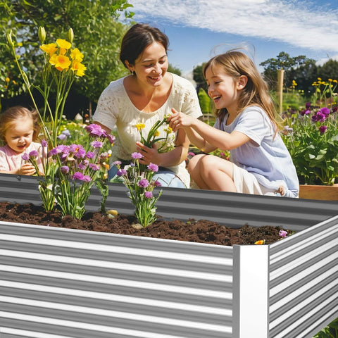 Frizione durable galvanized steel raised bed withstands sun, rain, and snow seasons.