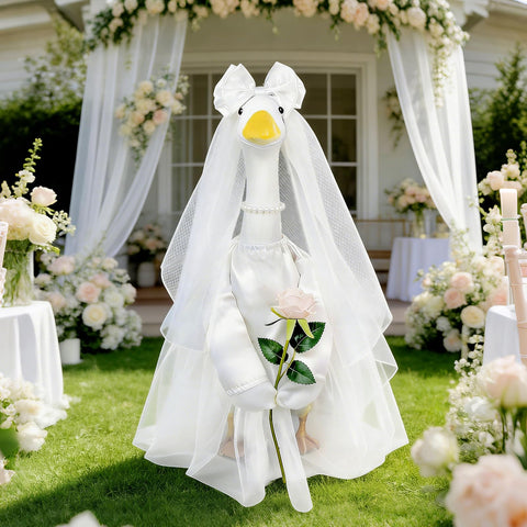 Froklic goose outfit with veil and pearl necklace for bridal flair