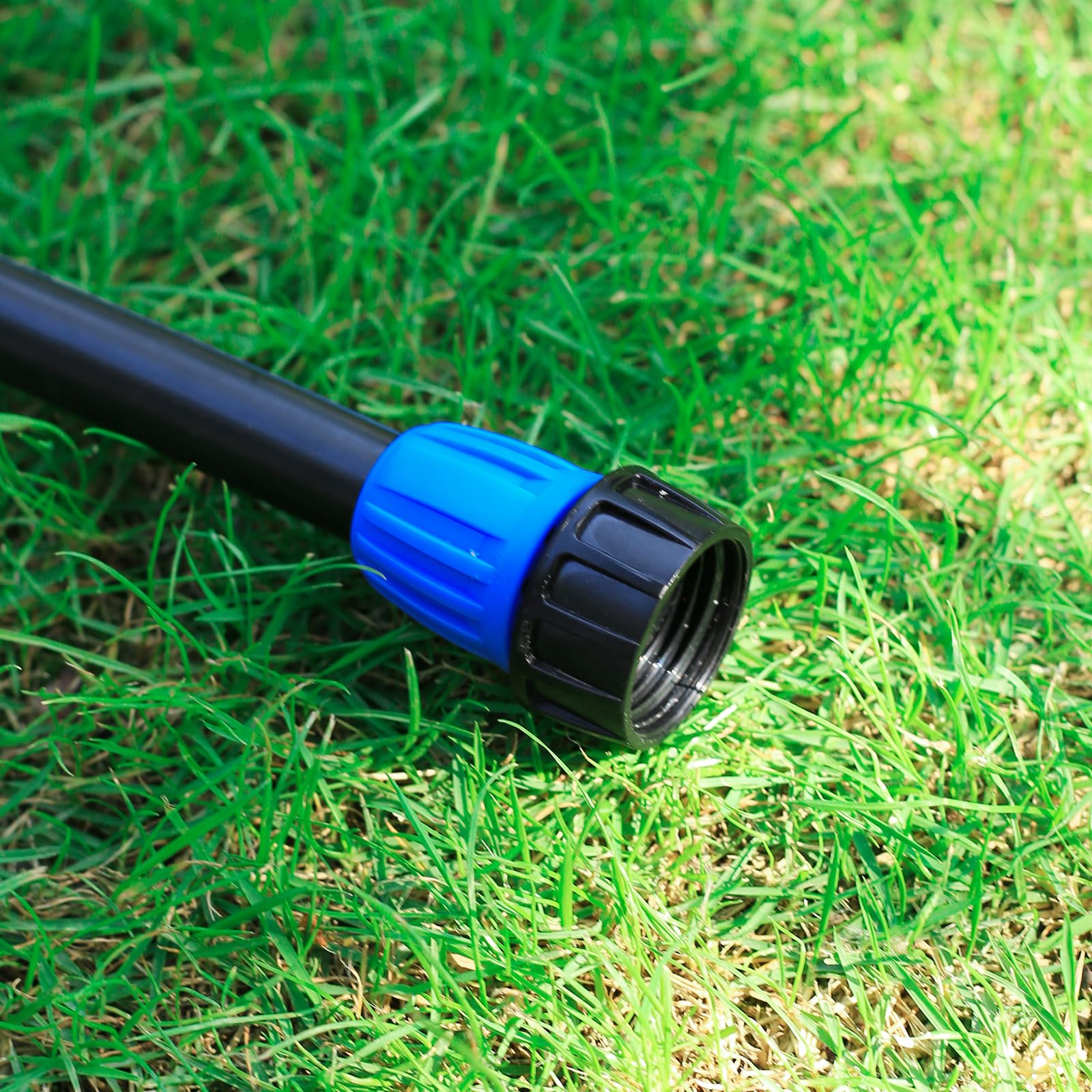 FULAIERGD garden setup image highlights flexible, leak-proof watering for beds