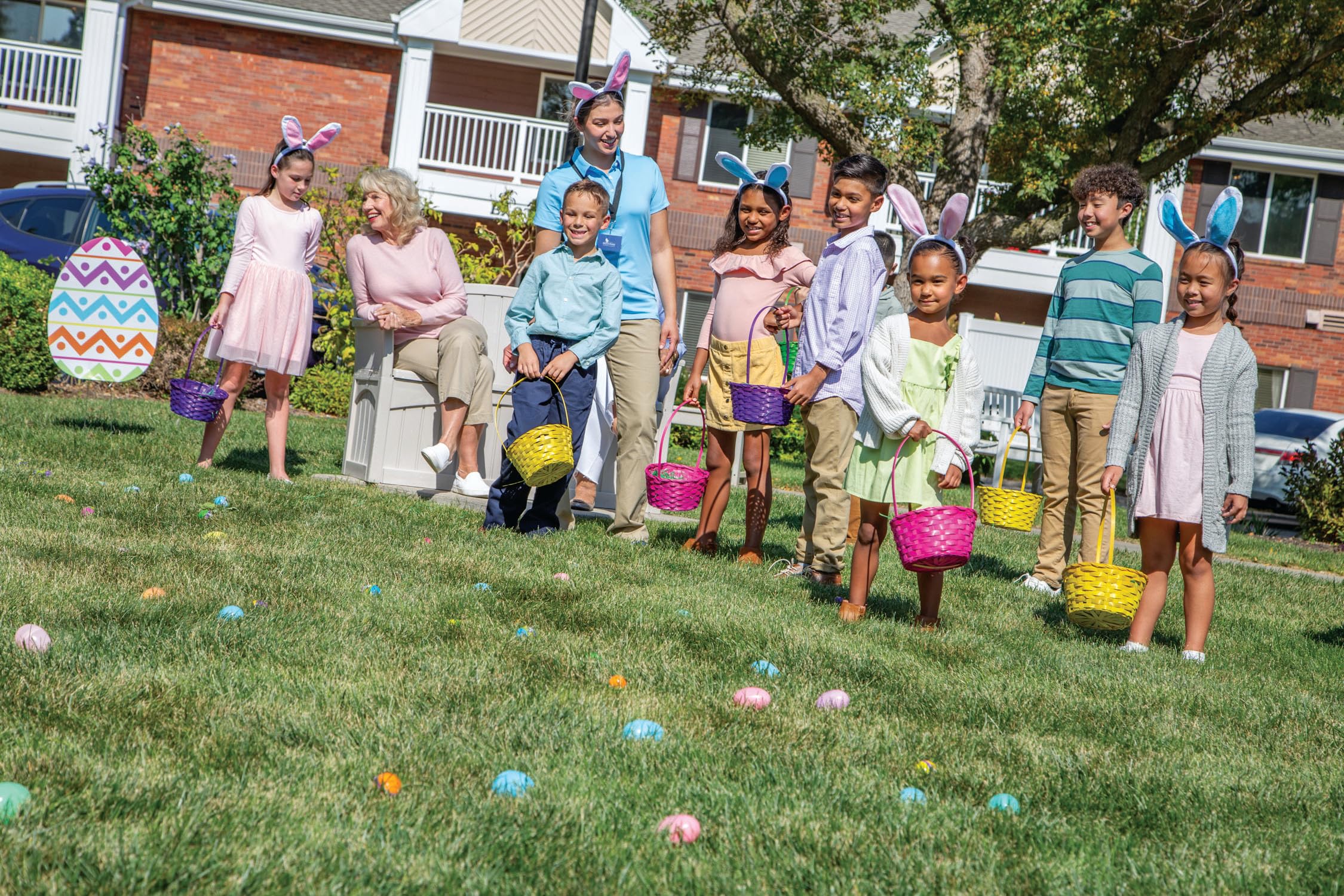 Fun Express 18x24.5 inch eggs with metal stakes for secure setup.