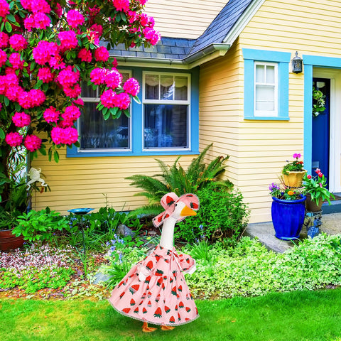FuWeave complete goose costume simplifies decorating lawns and patios.