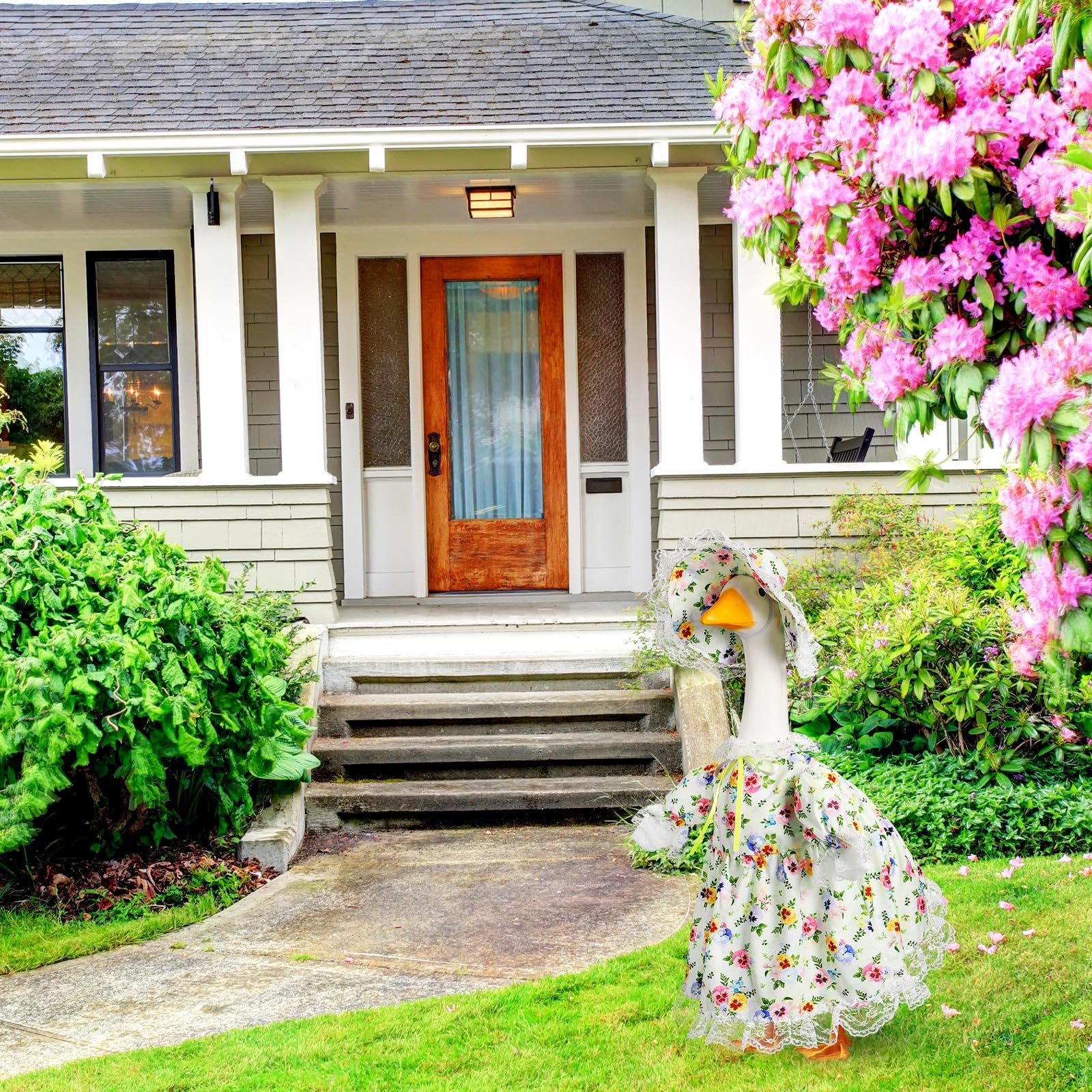 FuWeave porch-goose decoration adds garden charm to outdoor statues