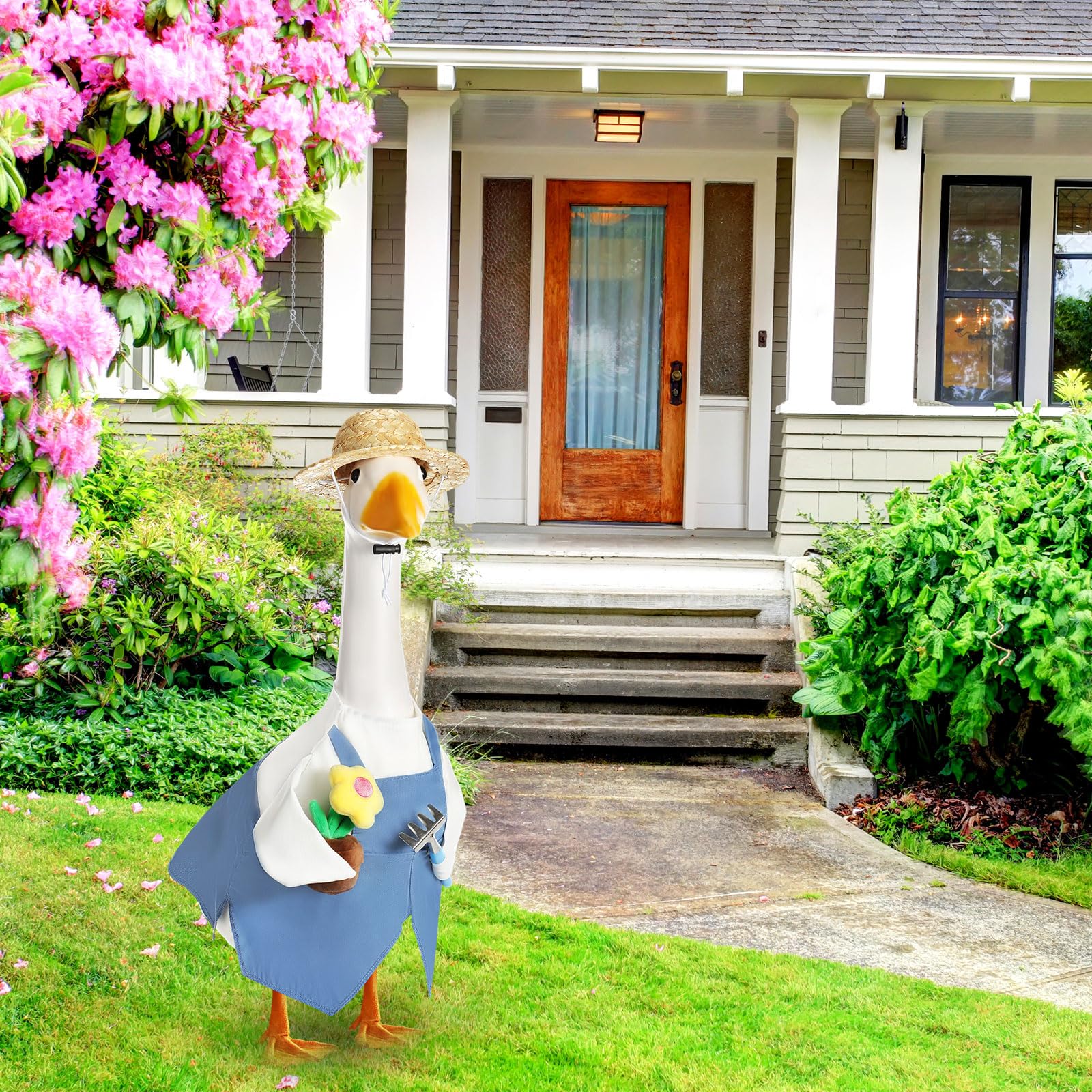 FuWeave tiny shovel accessory adds realistic gardening flair to your goose decor