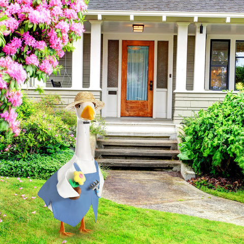 FuWeave tiny shovel accessory adds realistic gardening flair to your goose decor