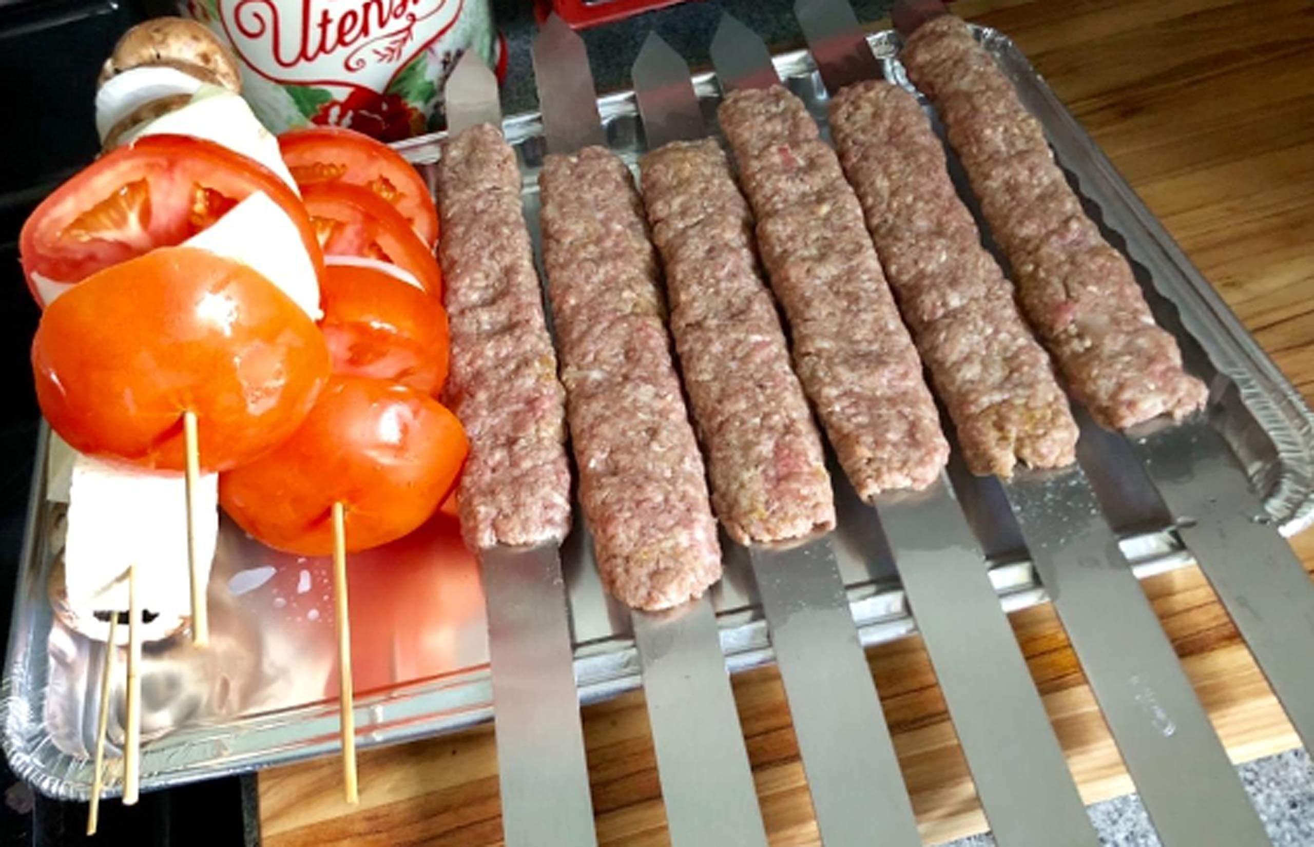 Vegetable kebabs stay aligned due to the flat blade design.