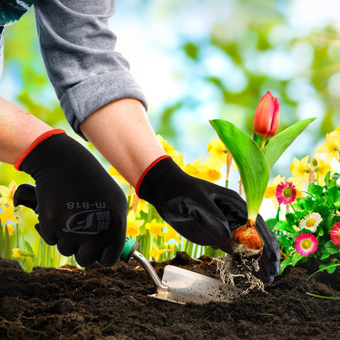 Gandeer rubber coated gloves protect hands in dry and wet weather