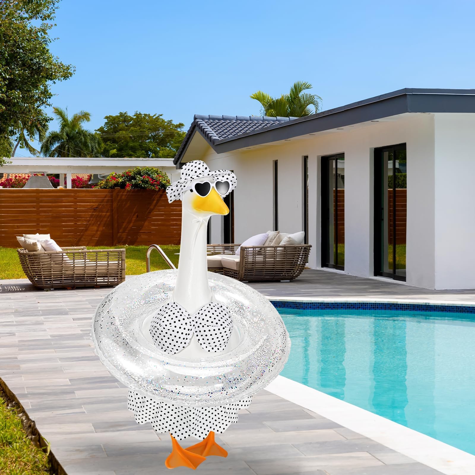 GANSHAYA swim ring secures the accessory set for easy display