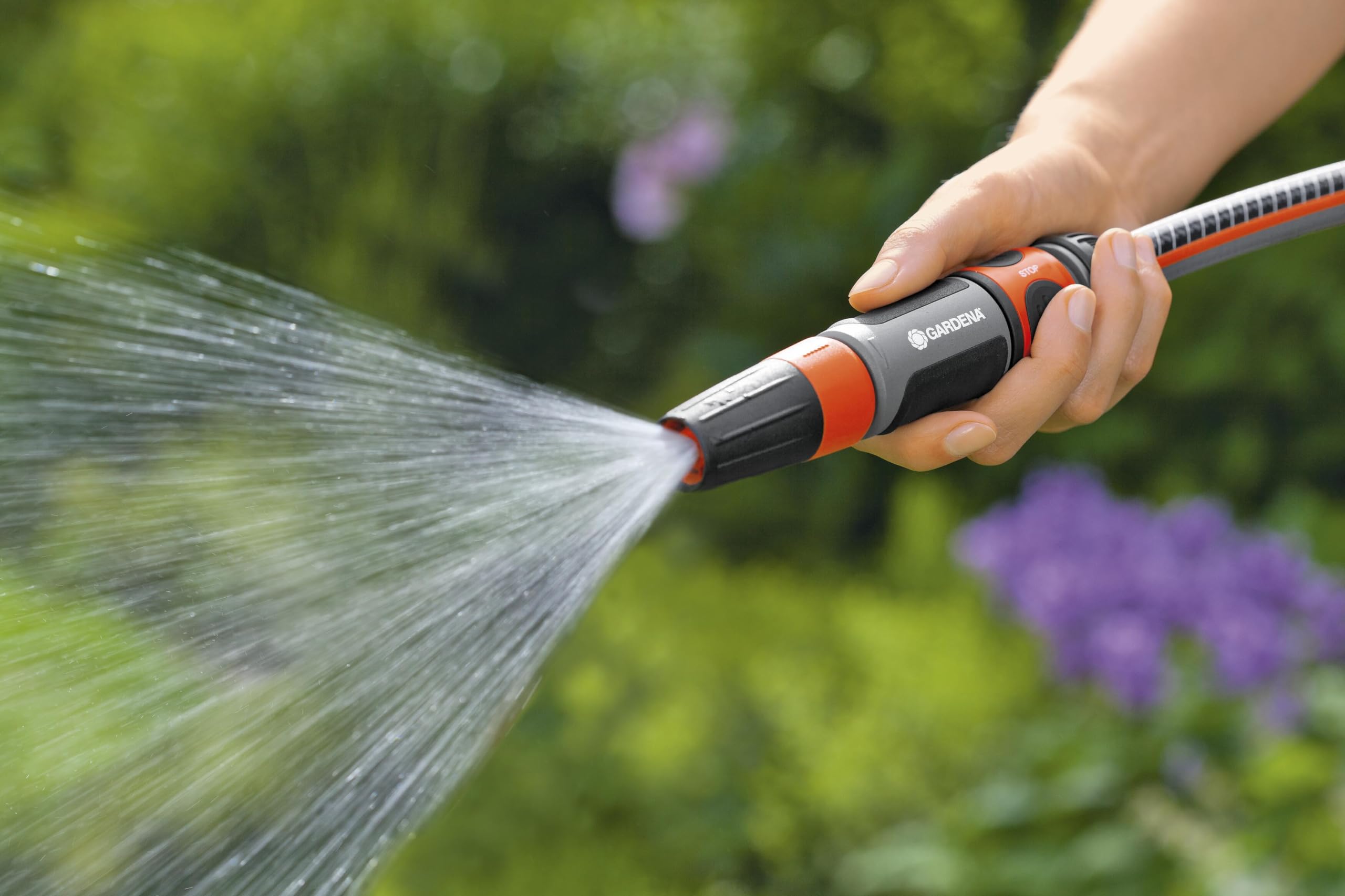 Gardena Cleaning Nozzle durable sleeve protects the head from damage