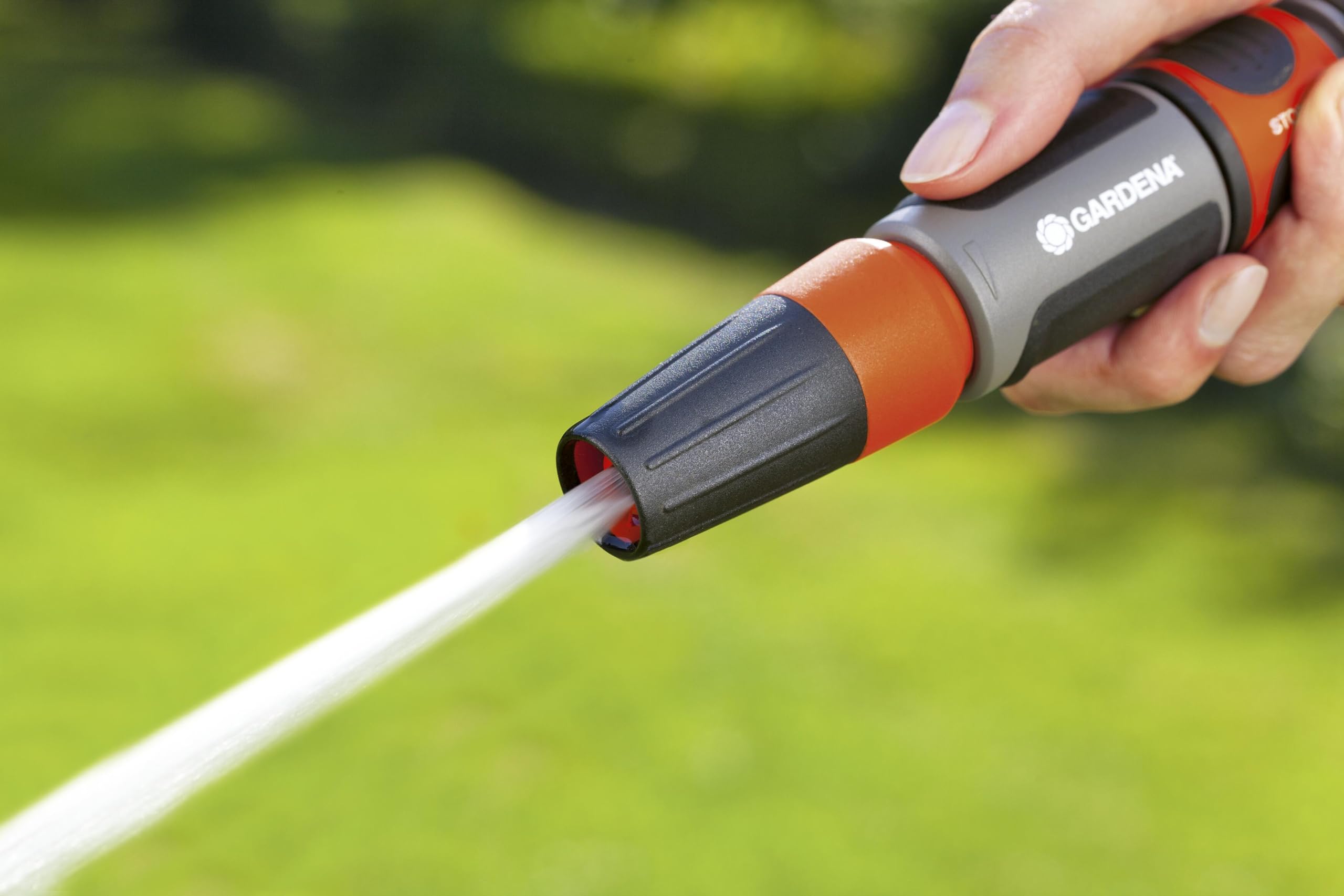 Gardena Cleaning Nozzle water stop enables easy flow pauses for control