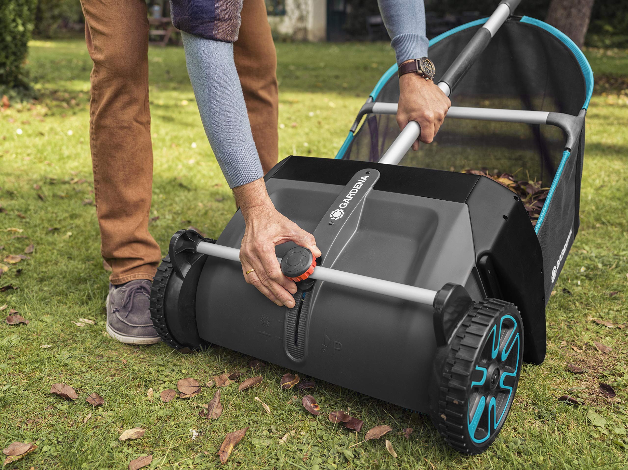 Gardena easy-emptying bag simplifies disposing collected leaves