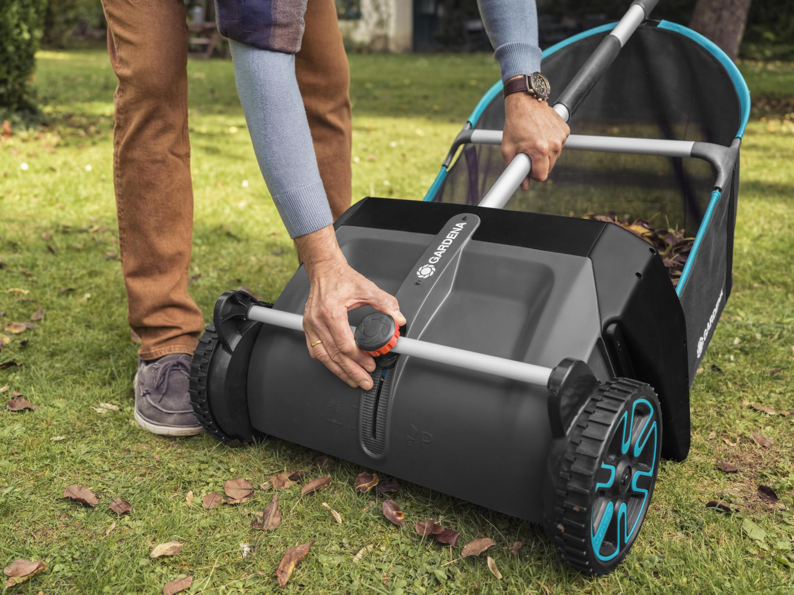 Gardena integrated bag enables quick debris collection and disposal