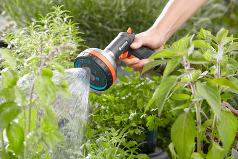 Gardena Premium Multi Sprayer soft grip provides comfortable handling during use
