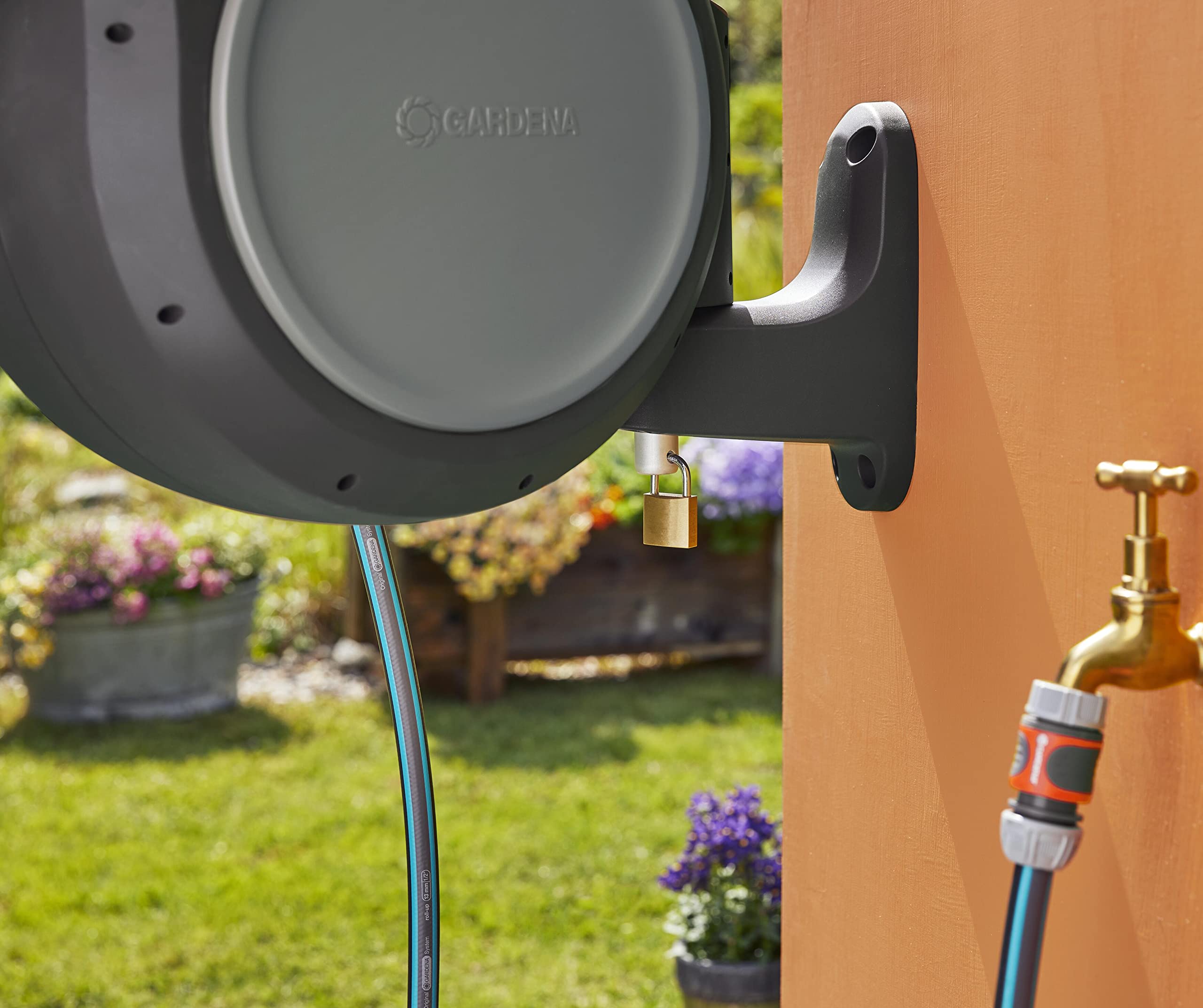 Gardena tap adaptor and connecting fittings for quick setup