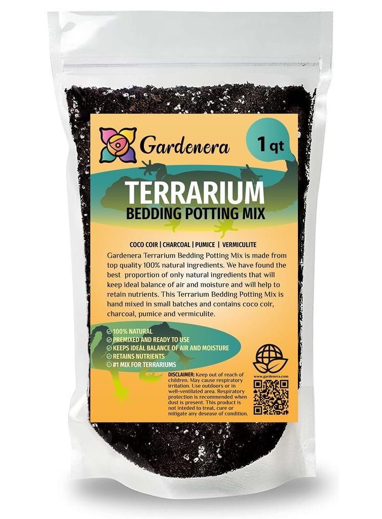 Gardenera Terrarium Bedding blend texture promotes balanced air and moisture for healthy terrariums.