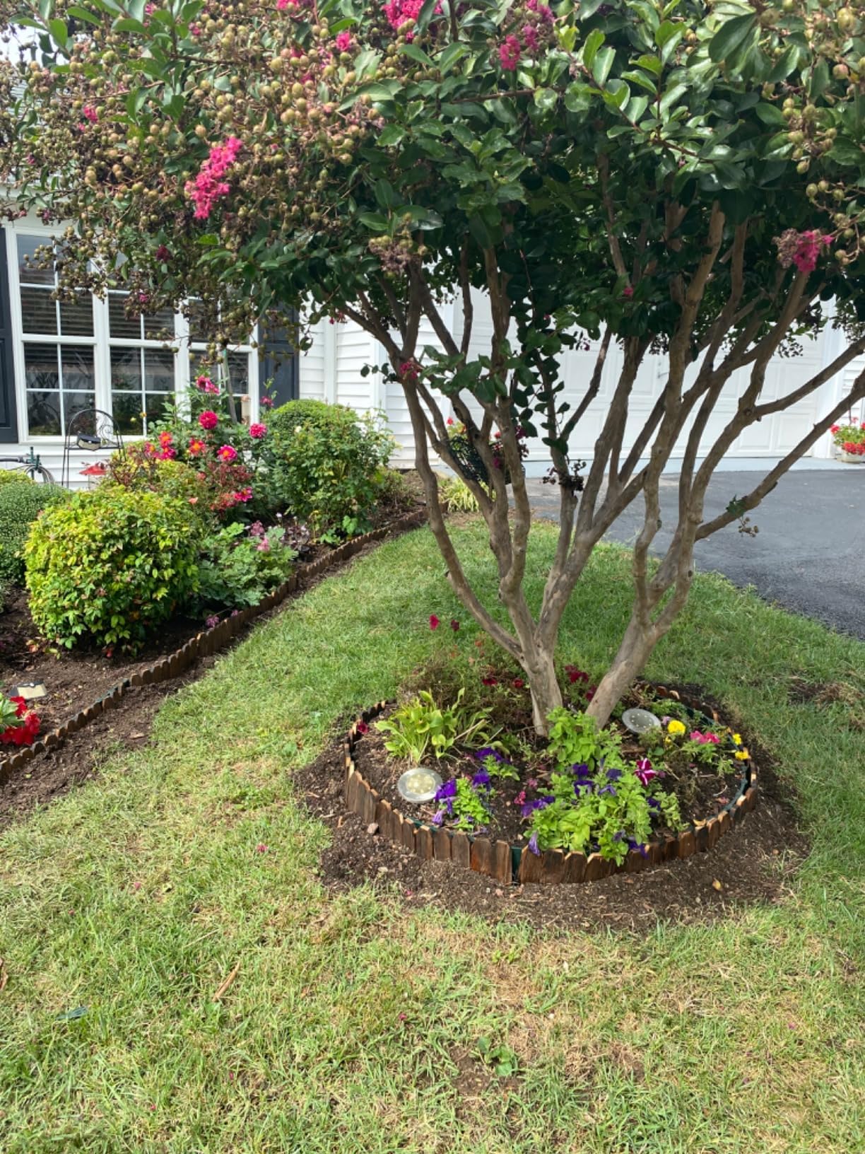 GardenFlow seasonal-landscape edging adapts to changing yard layouts.