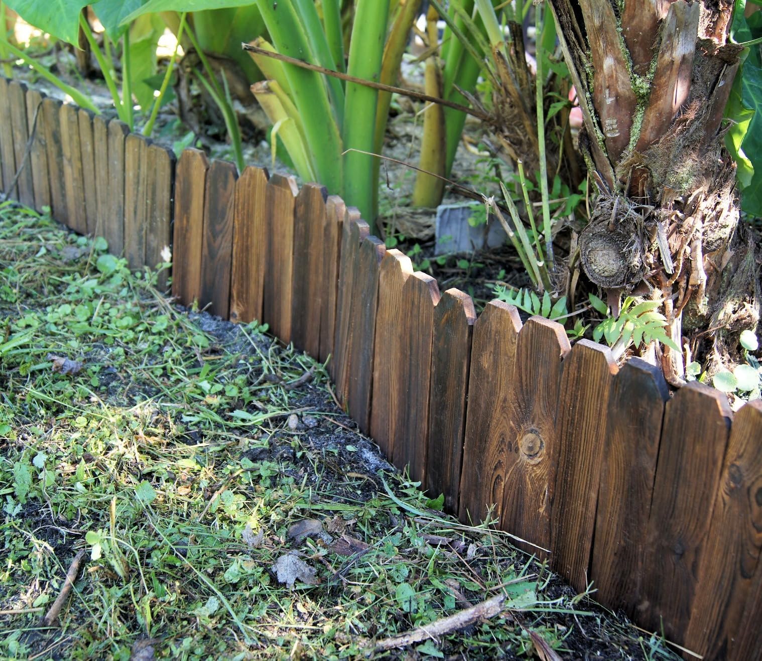 GardenFlow tool-free setup edging installs quickly without nails or tools.