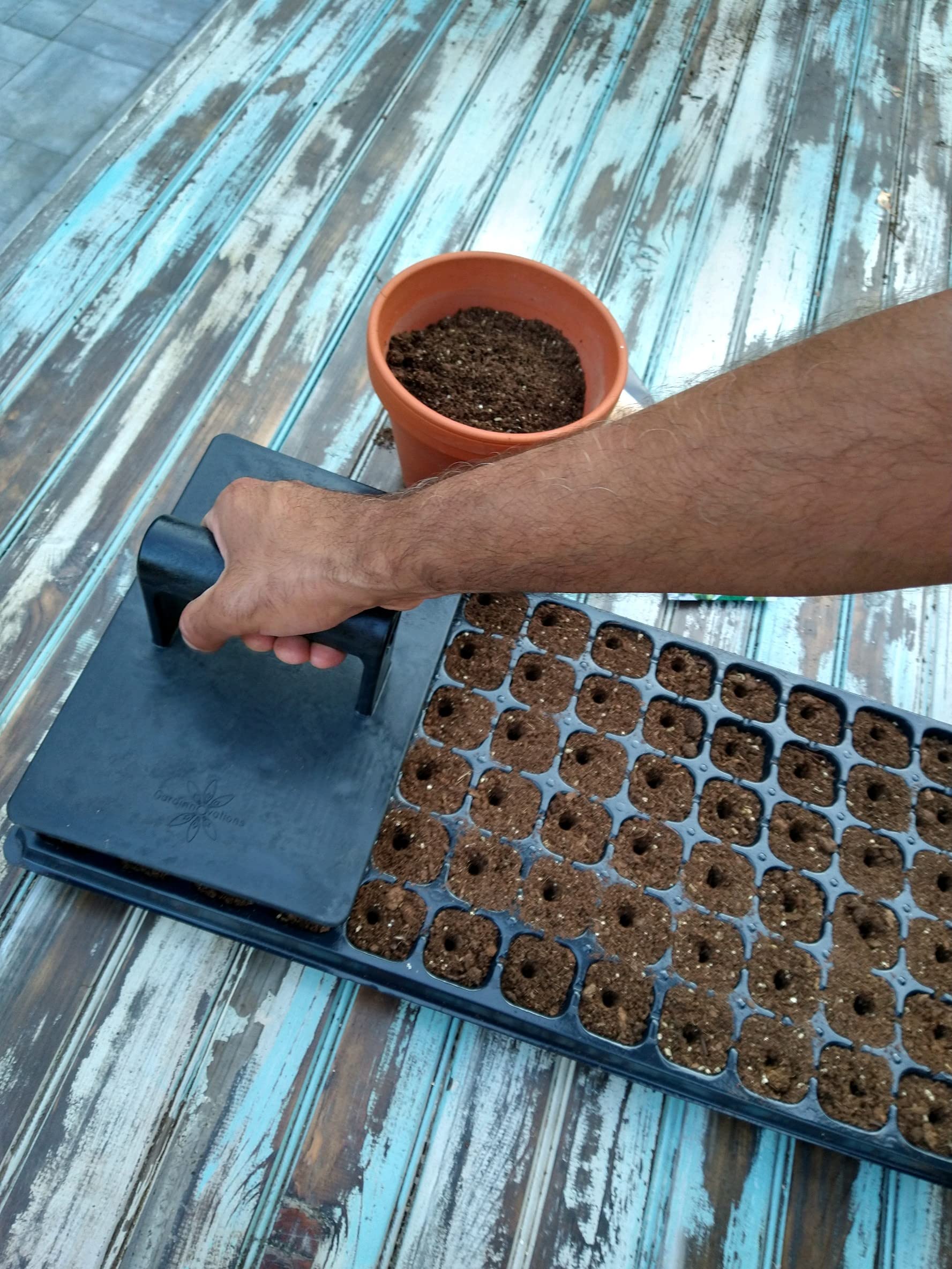 Gardinnovations 1.1-pound tool provides steady planting control