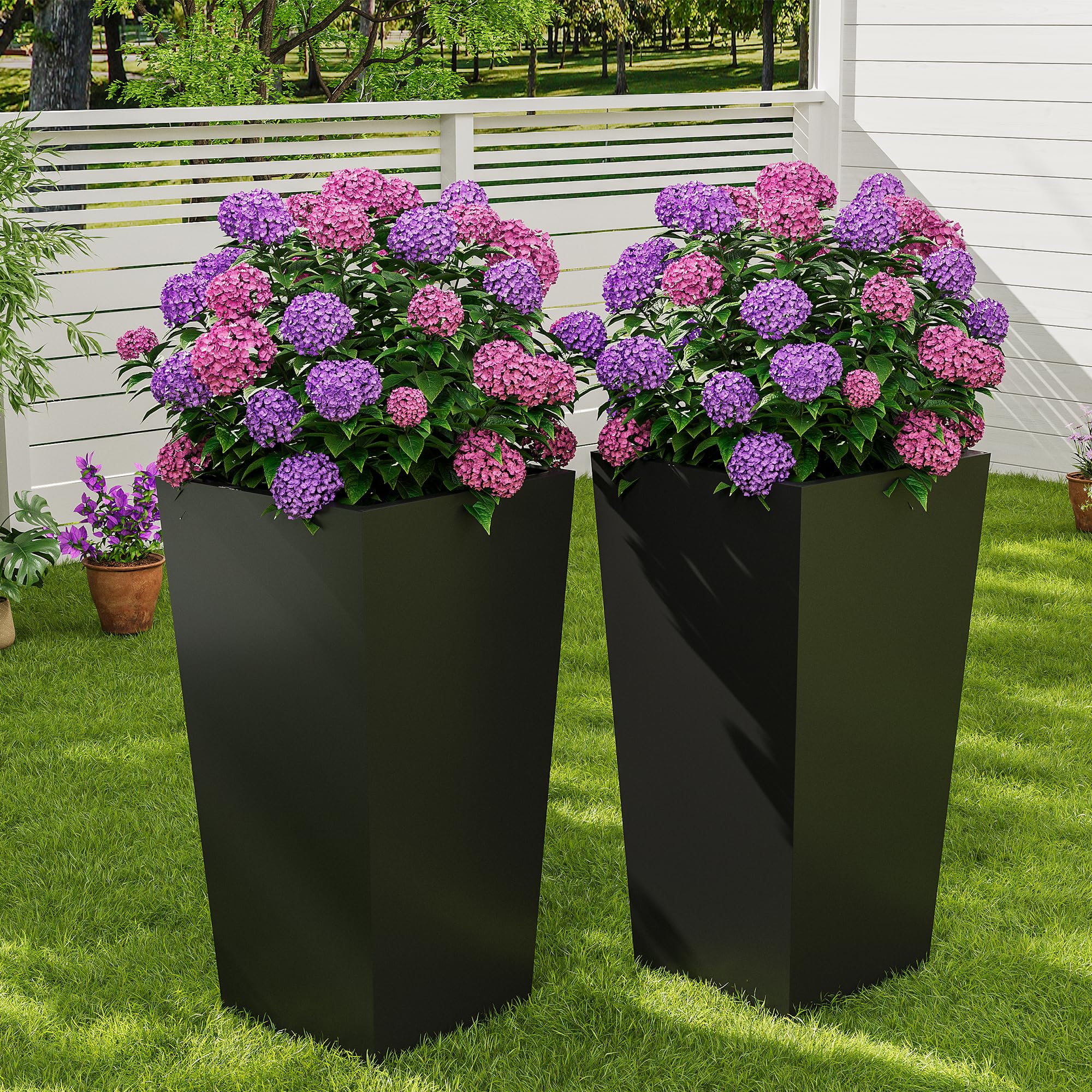 Garvee inner bucket design reveals convenient moisture separation for maintenance.
