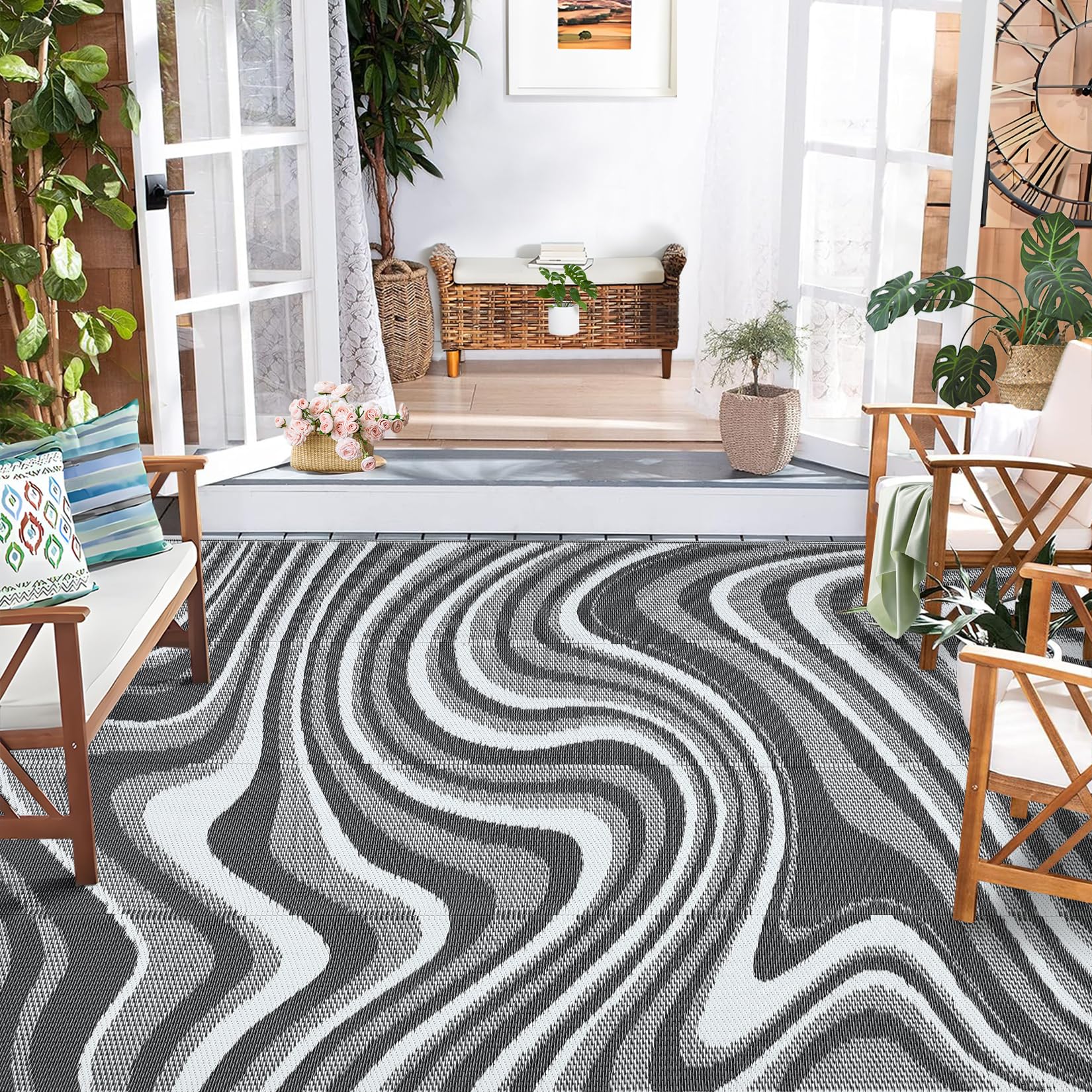 Garvee outdoor rug shows waterproof finish for all-season outdoor use