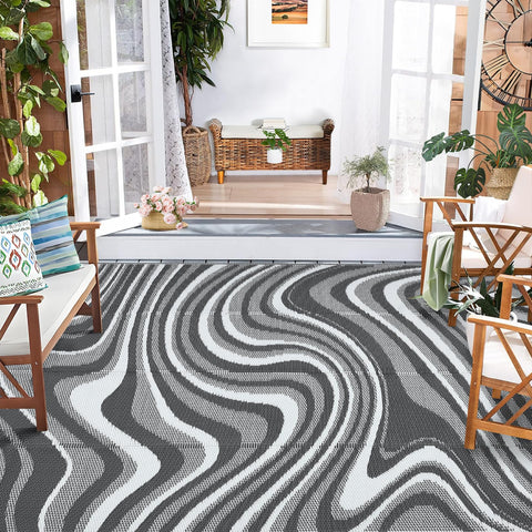 Garvee outdoor rug shows waterproof finish for all-season outdoor use