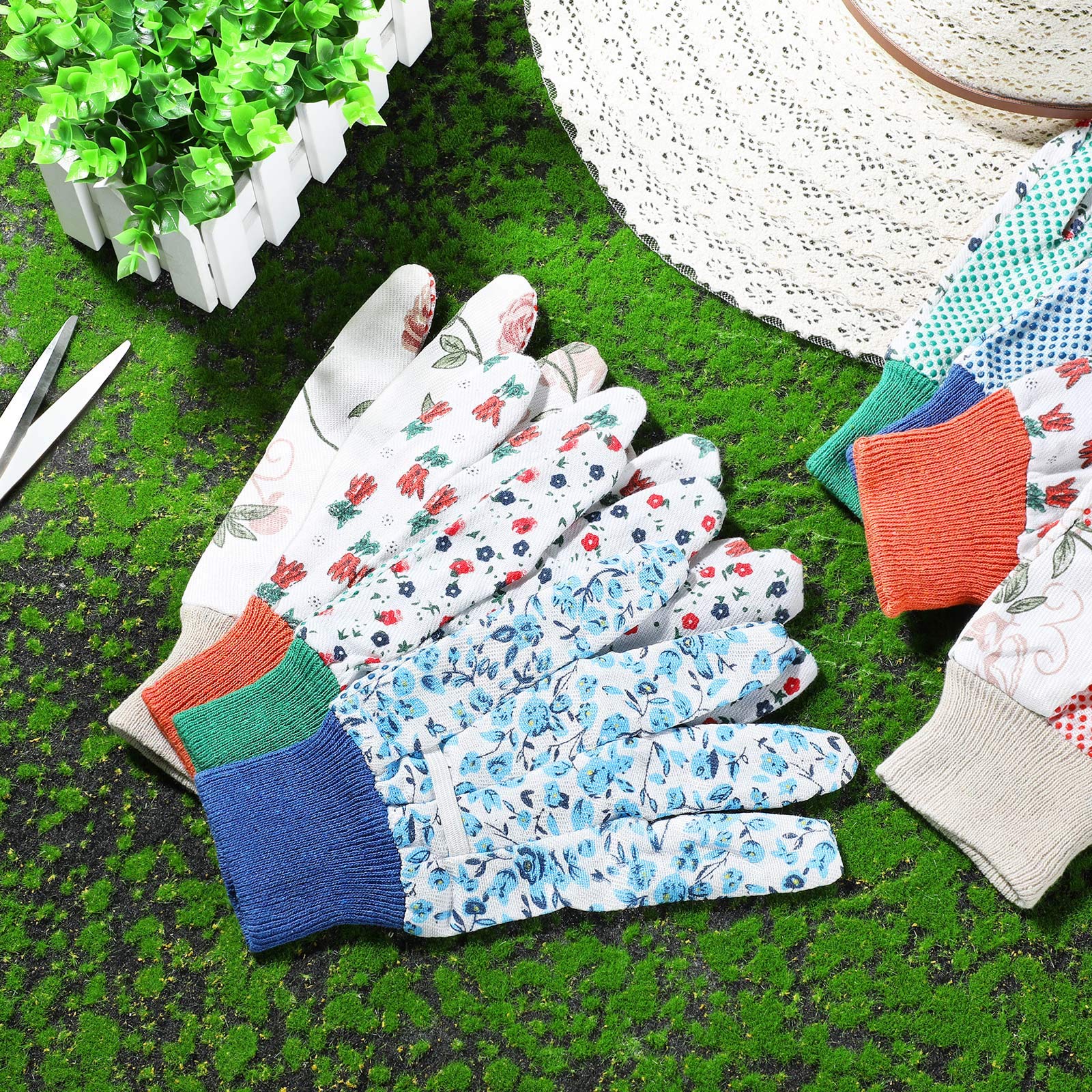 Geiserailie non-slip dots gloves close-up emphasizing PVC dots for secure grip