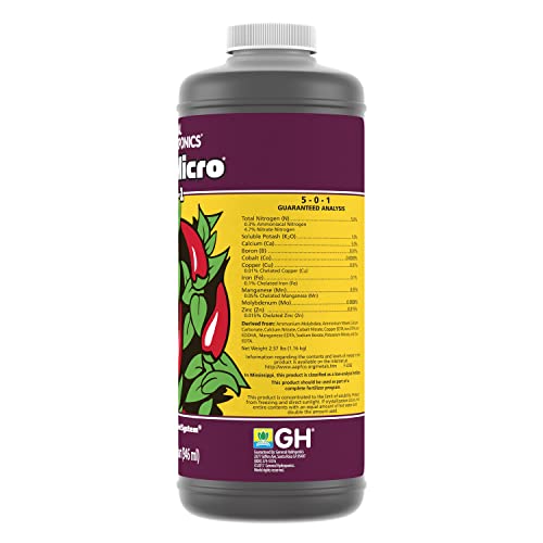 FloraMicro bottle pour demonstrating easy dosing in a hydroponic system.