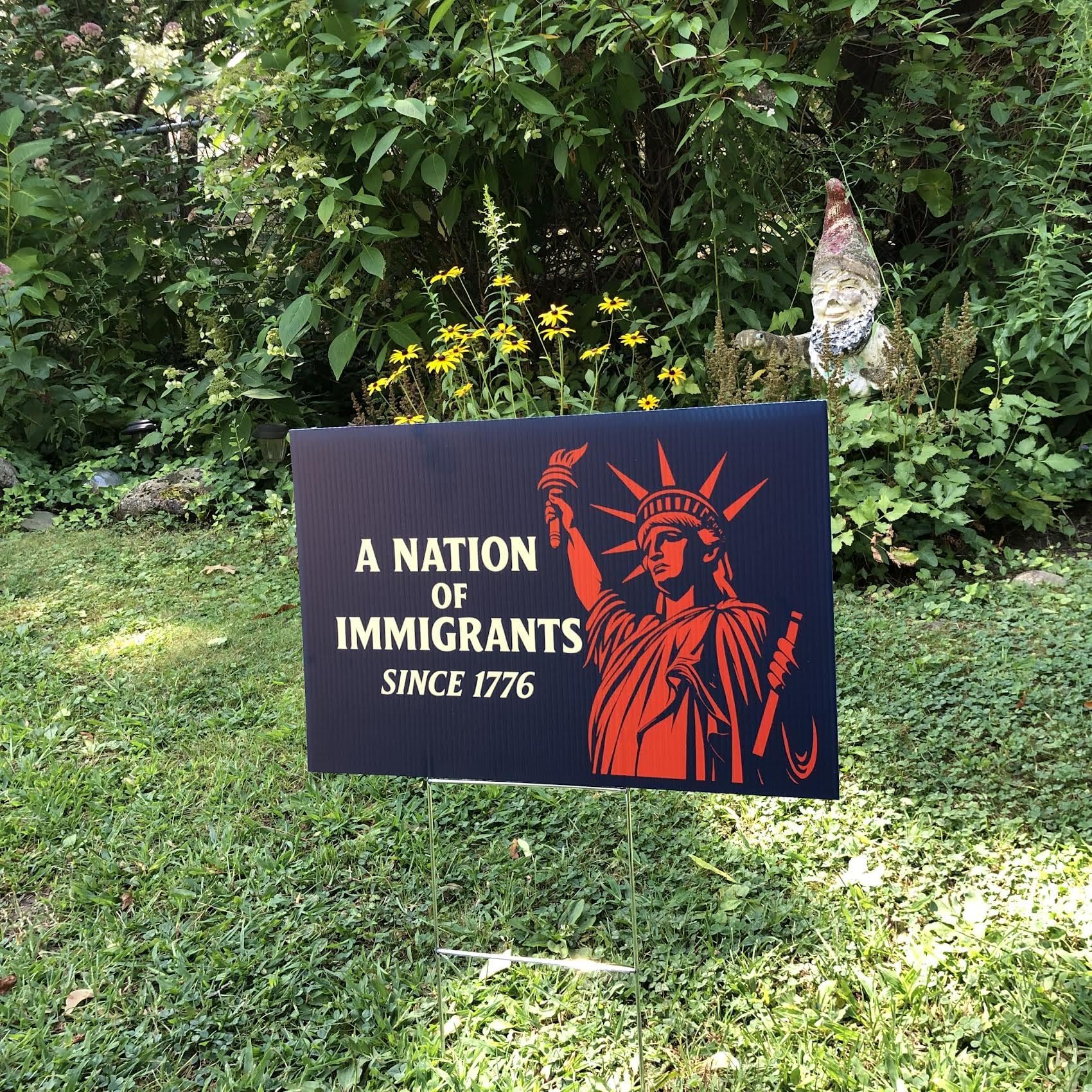 Generic USA 250th anniversary sign Statue of Liberty art boosts curb appeal.